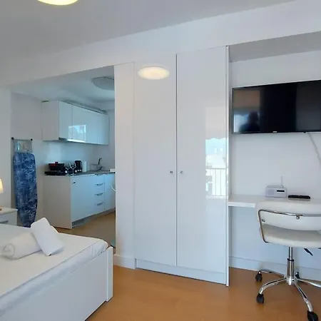 Apartment A Cozy And Cute Penthouse, Stathmos Larisis